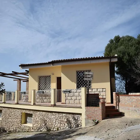 Villa In Syracuse With Pool And Terrace *