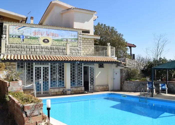Villa In Syracuse With Pool And Terrace