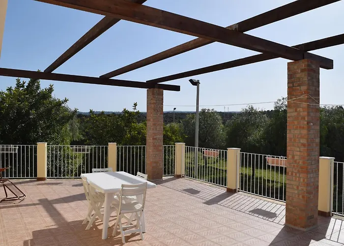 Villa In Syracuse With Pool And Terrace Villa *