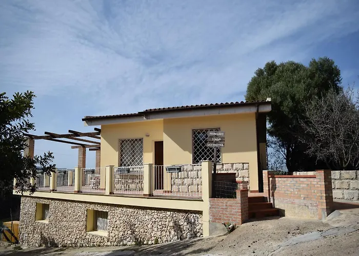 Villa In Syracuse With Pool And Terrace *